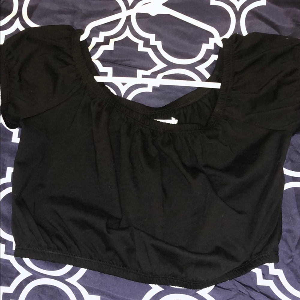 Hollister crop top - off the shoulders